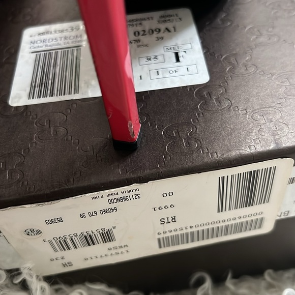 Gucci Gloria Pump on Shocking Pink